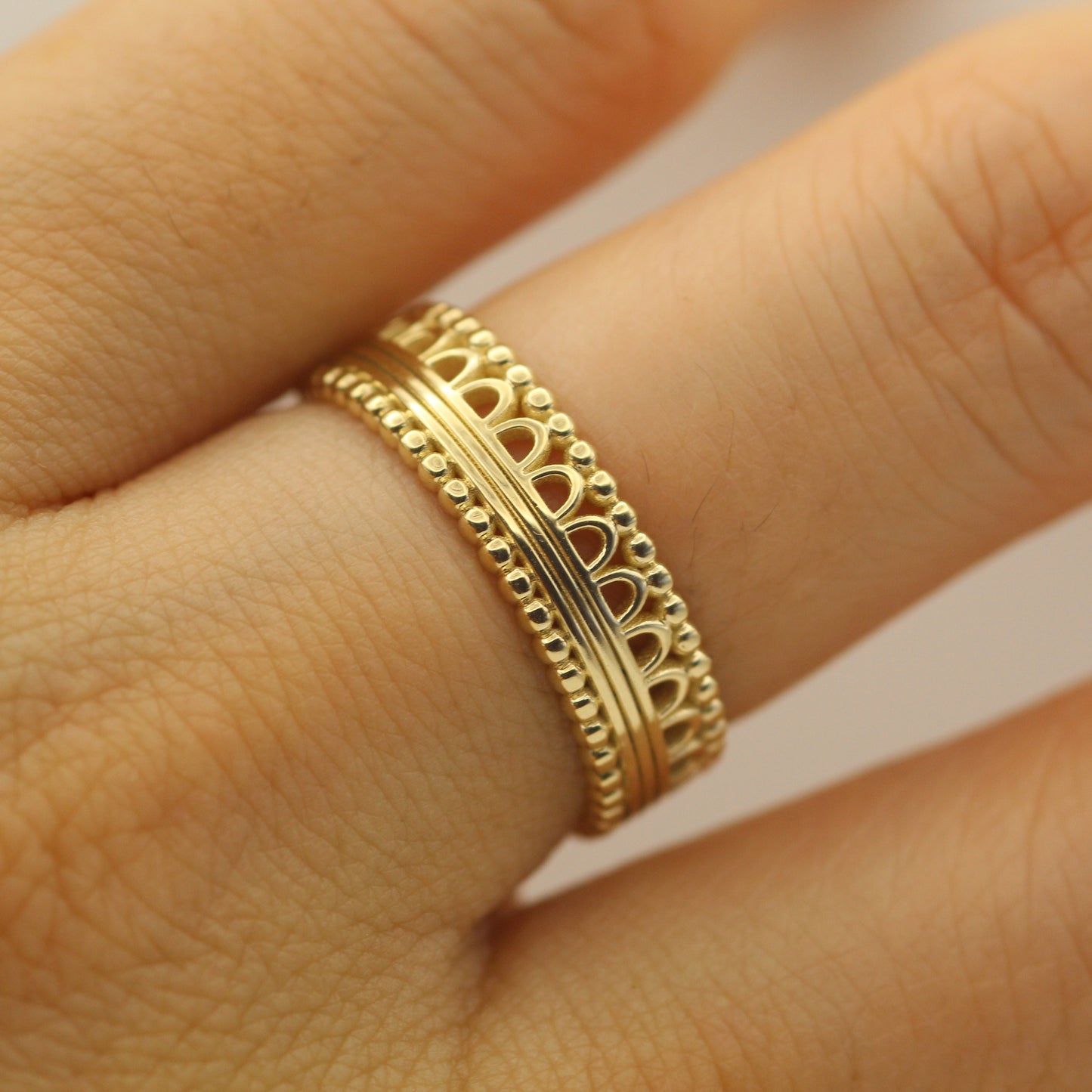 14k Antique Lace Pattern Gold Ring