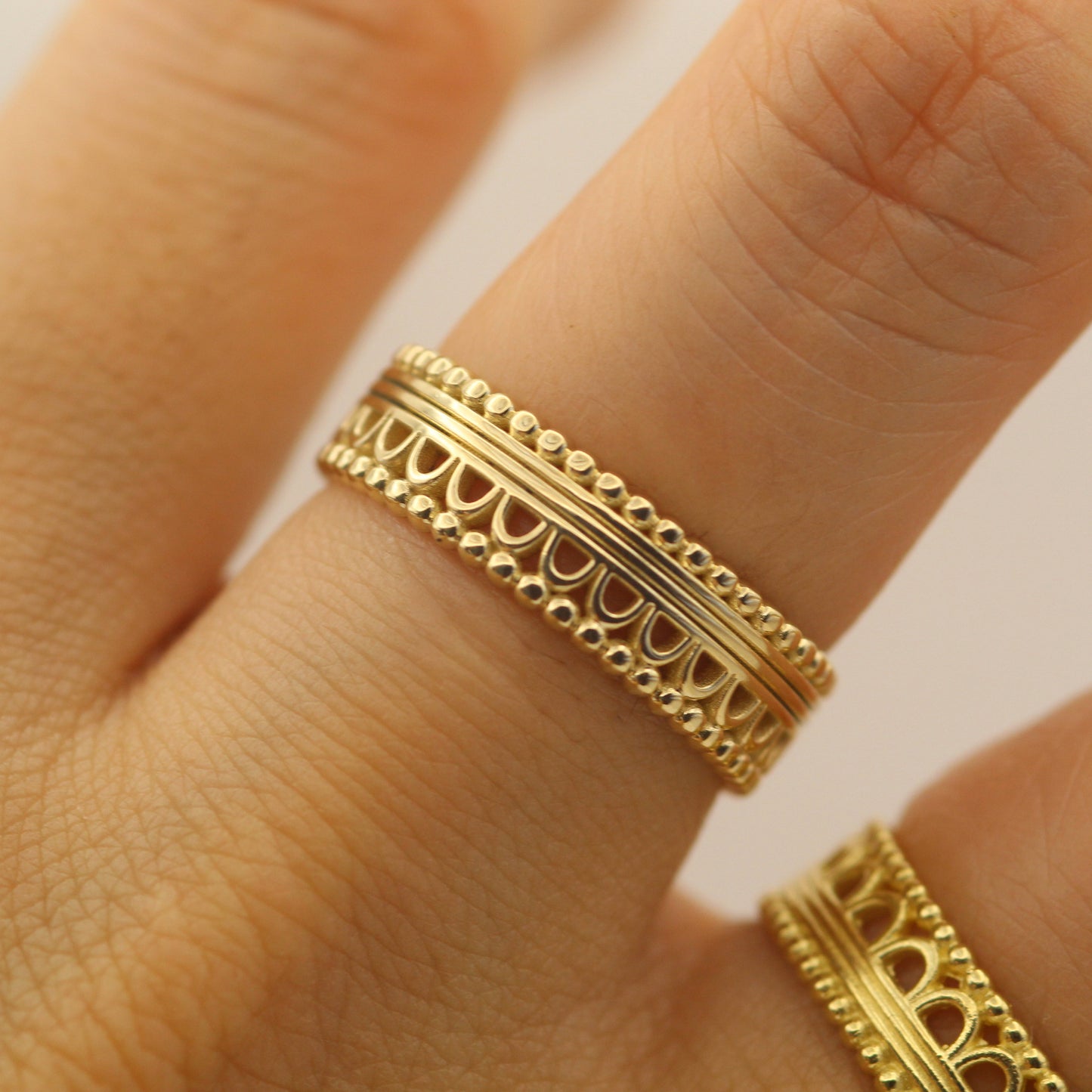 14k Antique Lace Pattern Gold Ring