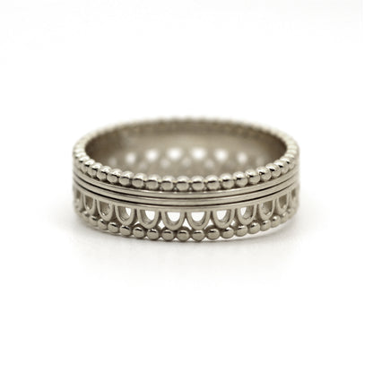 18k Antique Lace Pattern Gold Ring