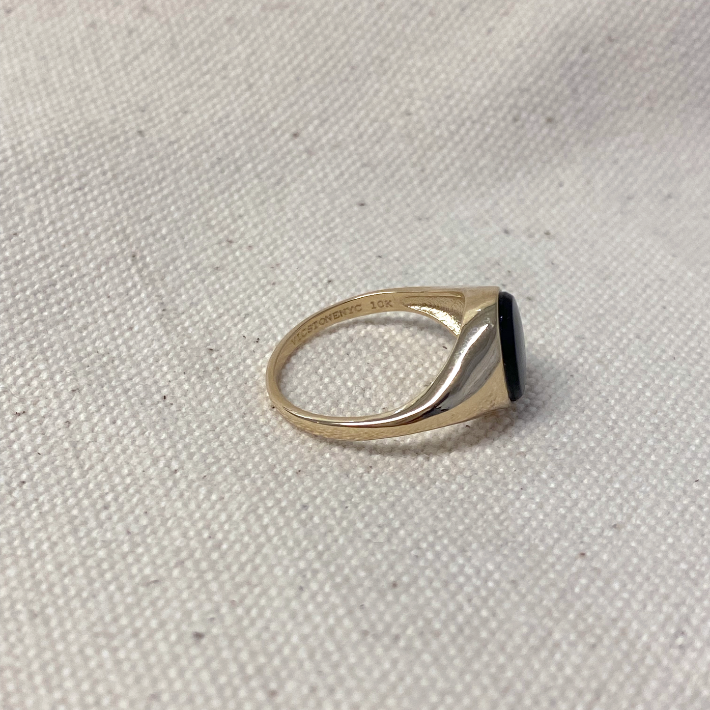 10k Gold Black Oval Onyx Ring