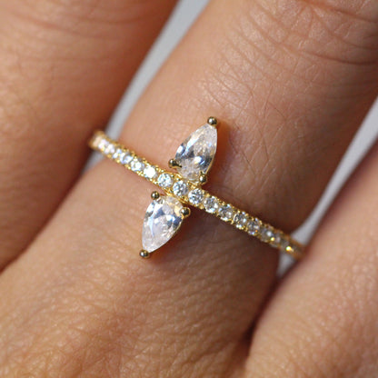 14k Pear cut Diamonds & Brilliant cut Diamond Ring