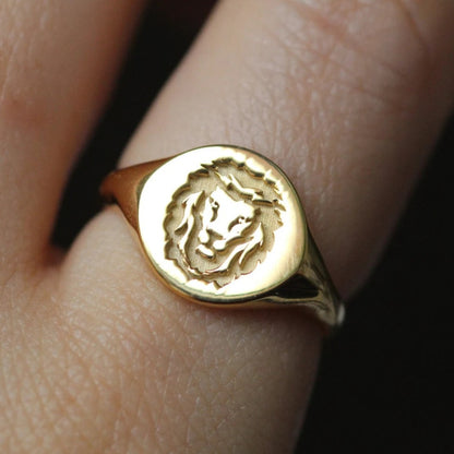 10k Lion Signet Ring